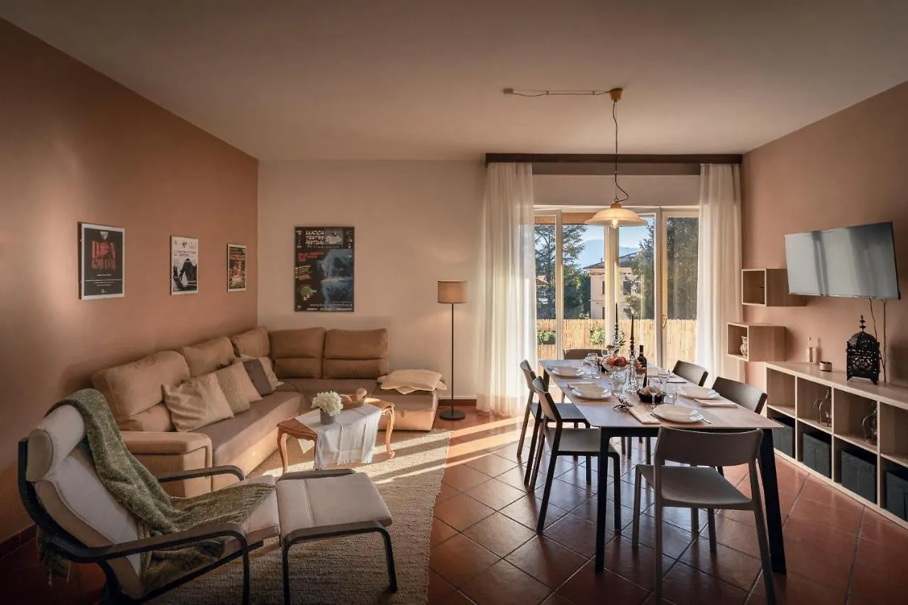 Welcome To Casa Di Lucca - Your Friendly Retreat With Terrace And Parking