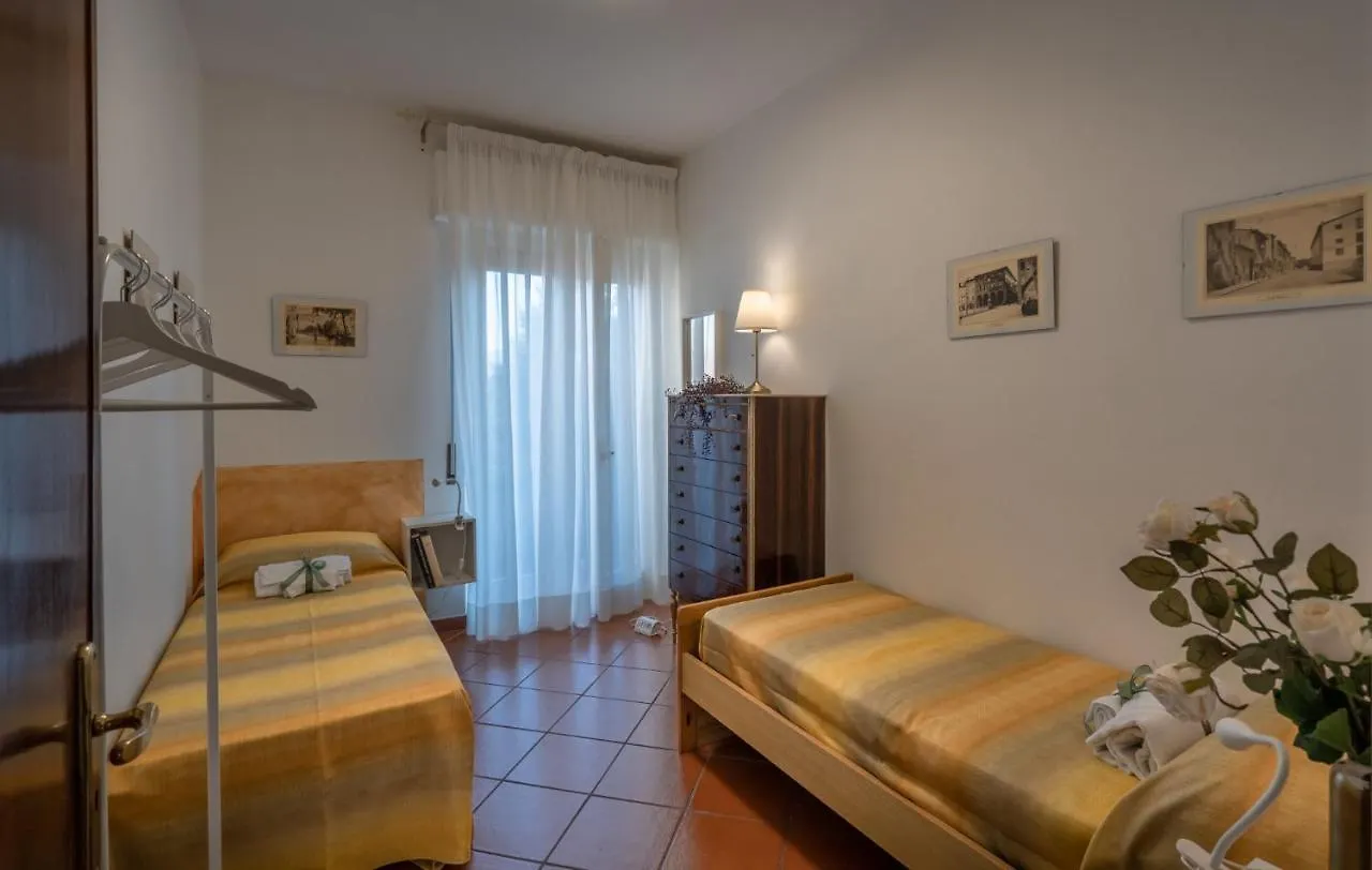 Welcome To Casa Di Lucca - Your Friendly Retreat With Terrace And Parking