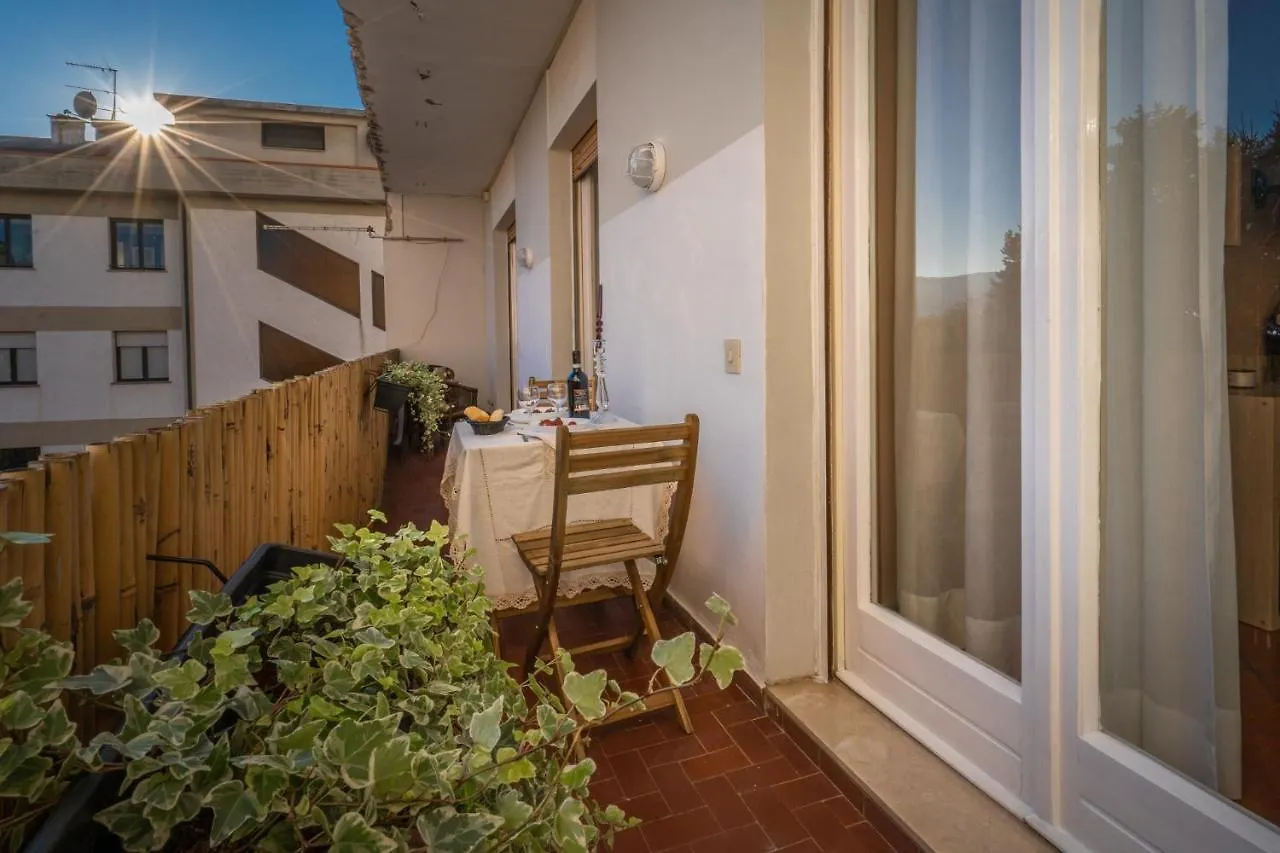 Welcome To Casa Di Lucca - Your Friendly Retreat With Terrace And Parking Apartment
