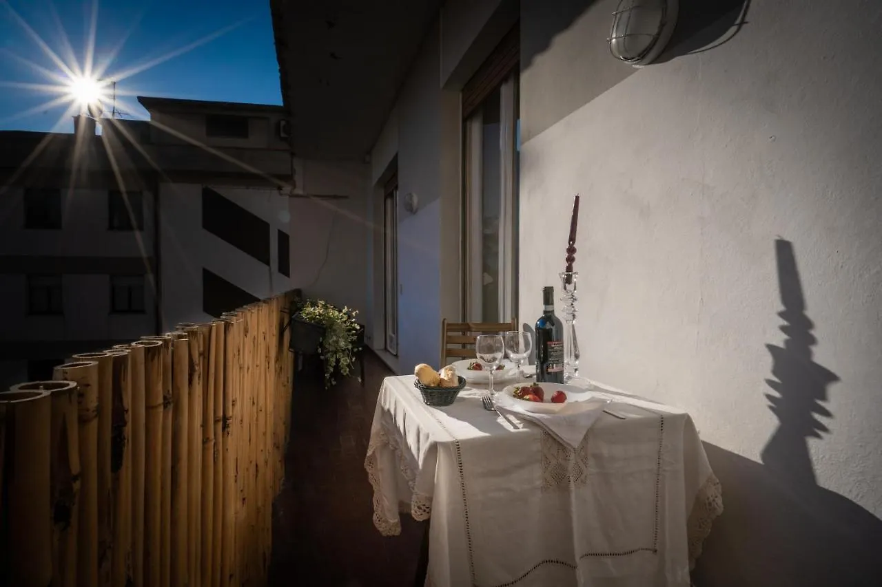 Welcome To Casa Di Lucca - Your Friendly Retreat With Terrace And Parking