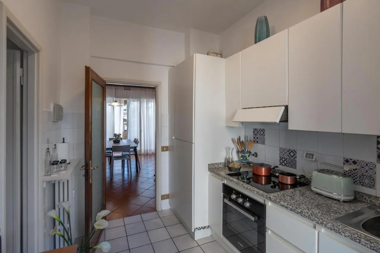Welcome To Casa Di Lucca - Your Friendly Retreat With Terrace And Parking 0*,