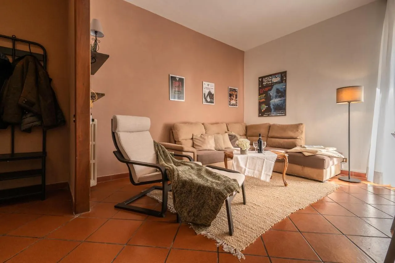 Welcome To Casa Di Lucca - Your Friendly Retreat With Terrace And Parking Apartment