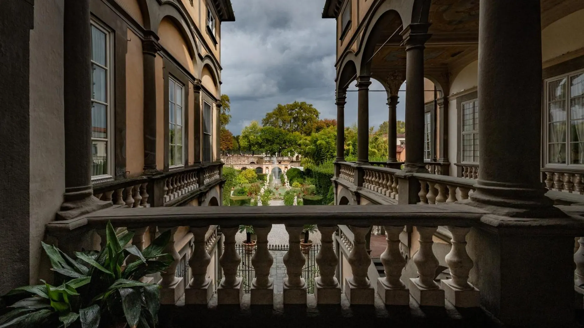 Welcome To Casa Di Lucca - Your Friendly Retreat With Terrace And Parking Italy